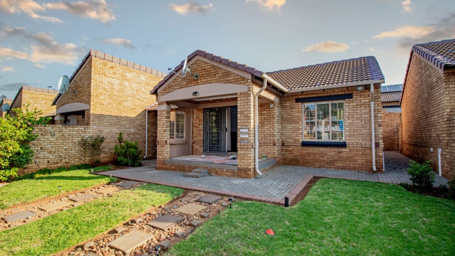 2 Bedroom Property for Sale in Monavoni Gauteng