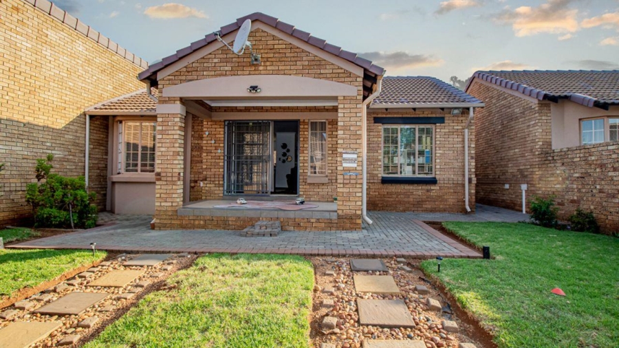 2 Bedroom Property for Sale in Monavoni Gauteng