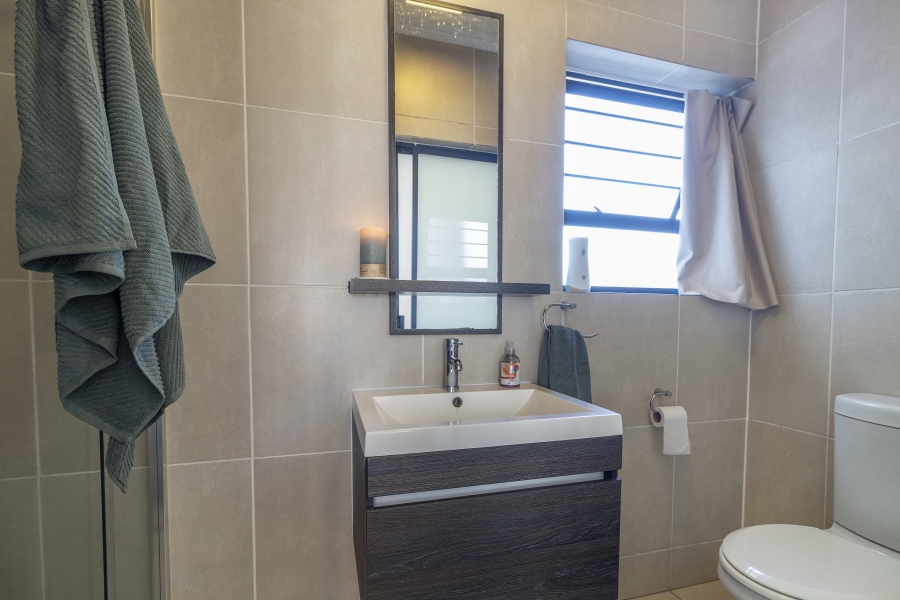 3 Bedroom Property for Sale in Greenstone Crest Gauteng