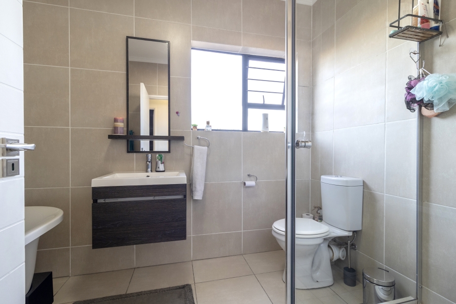 3 Bedroom Property for Sale in Greenstone Crest Gauteng