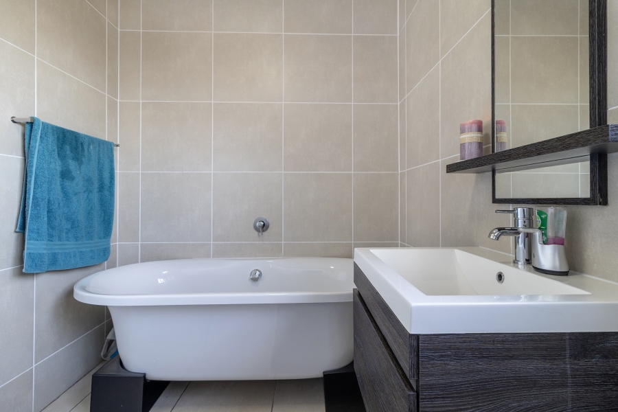 3 Bedroom Property for Sale in Greenstone Crest Gauteng