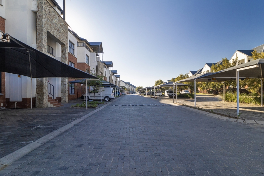 3 Bedroom Property for Sale in Greenstone Crest Gauteng