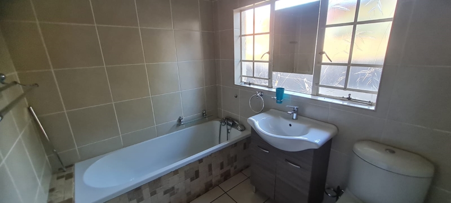 To Let 4 Bedroom Property for Rent in Eden Glen Gauteng