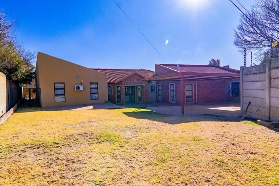 To Let 5 Bedroom Property for Rent in Noordwyk Gauteng