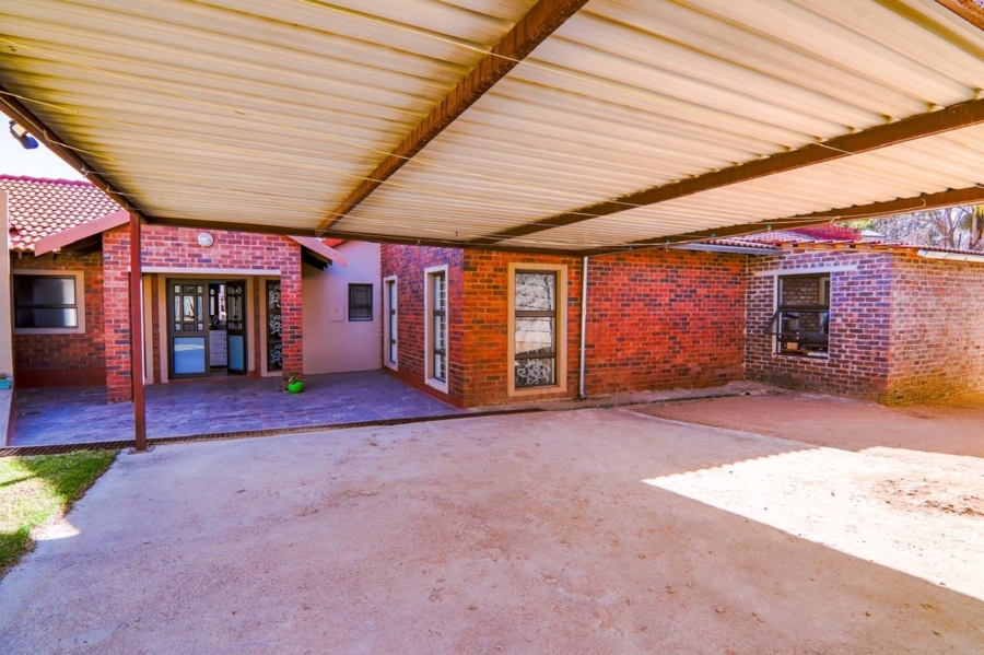 To Let 5 Bedroom Property for Rent in Noordwyk Gauteng