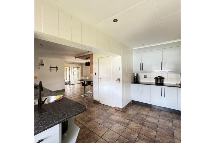 To Let 5 Bedroom Property for Rent in Noordwyk Gauteng