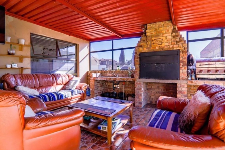 To Let 5 Bedroom Property for Rent in Noordwyk Gauteng
