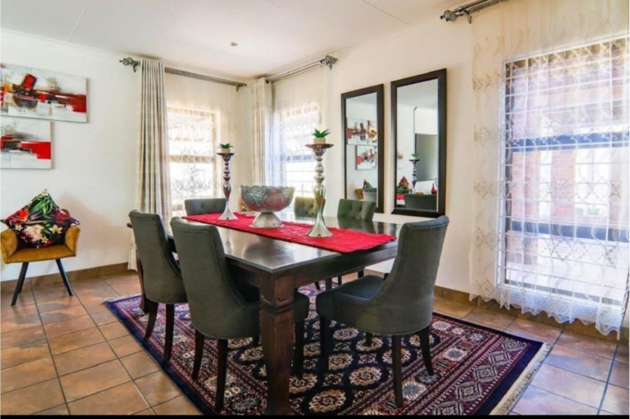 To Let 5 Bedroom Property for Rent in Noordwyk Gauteng