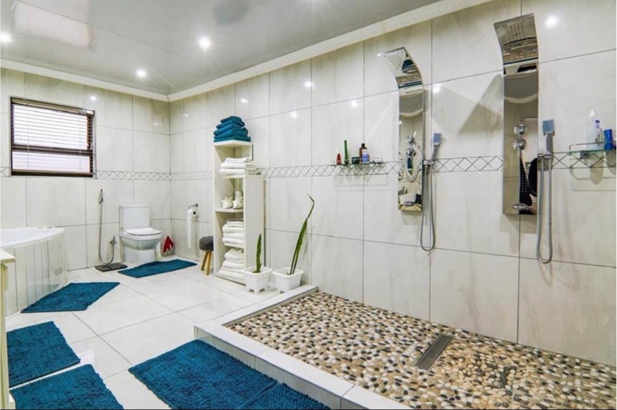 To Let 5 Bedroom Property for Rent in Noordwyk Gauteng