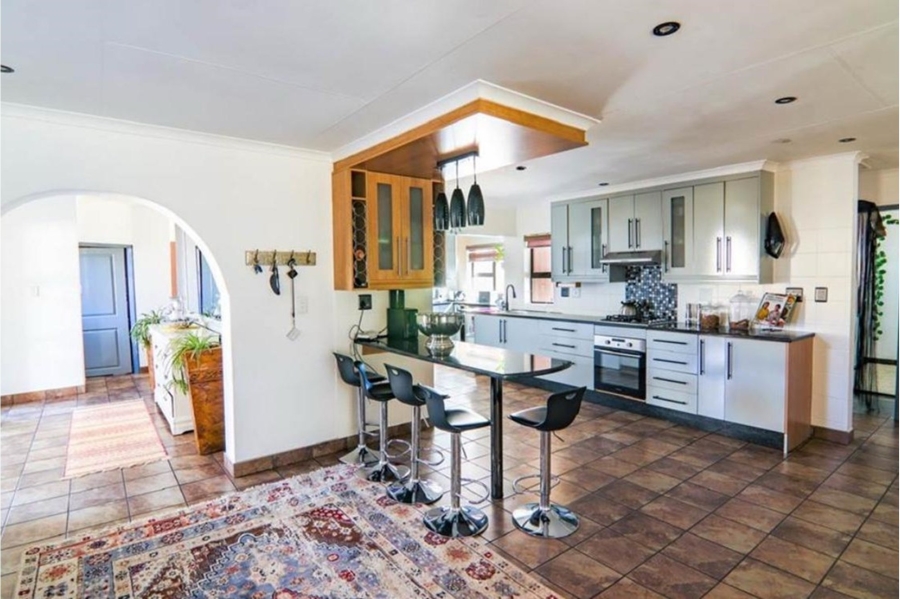 To Let 5 Bedroom Property for Rent in Noordwyk Gauteng