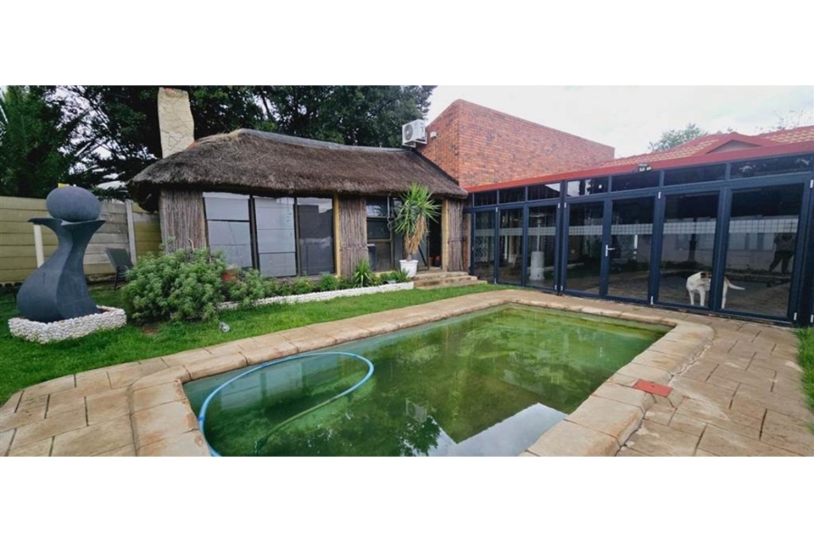 To Let 5 Bedroom Property for Rent in Noordwyk Gauteng