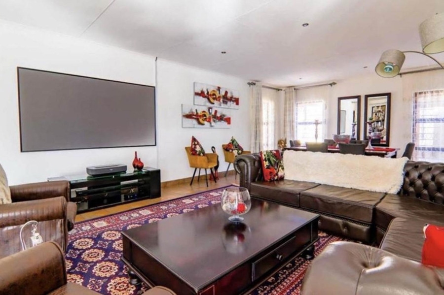 To Let 5 Bedroom Property for Rent in Noordwyk Gauteng