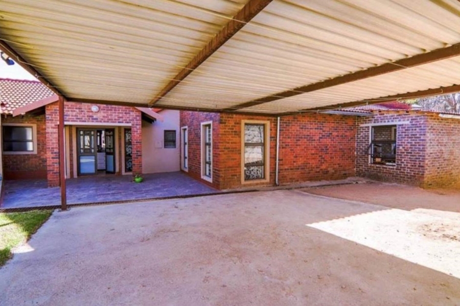 To Let 5 Bedroom Property for Rent in Noordwyk Gauteng