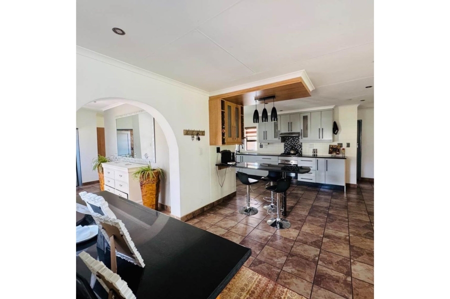 To Let 5 Bedroom Property for Rent in Noordwyk Gauteng