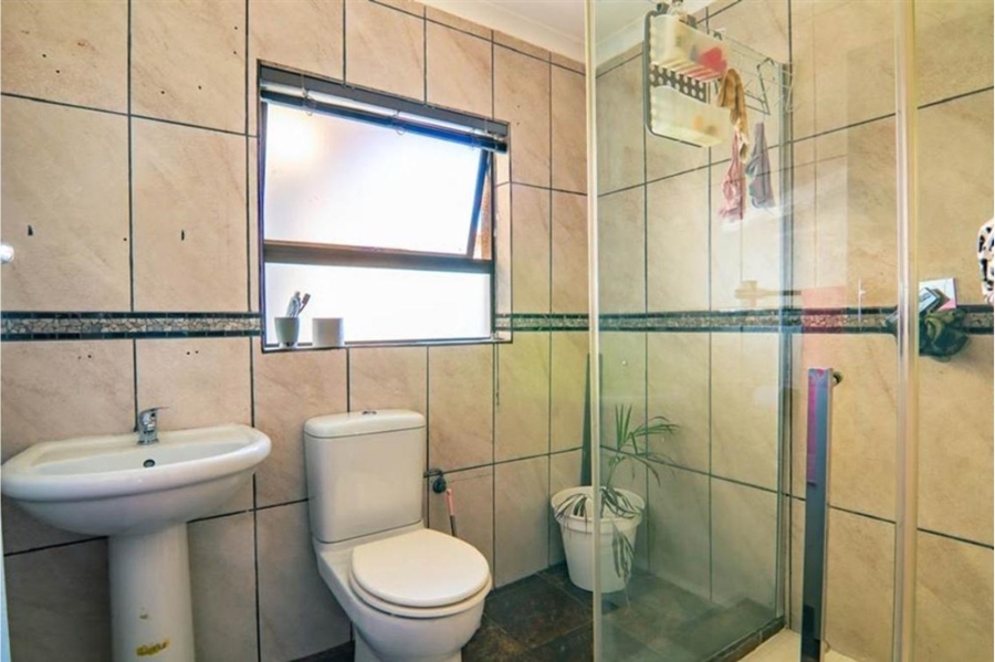 To Let 5 Bedroom Property for Rent in Noordwyk Gauteng
