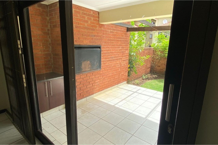 To Let 2 Bedroom Property for Rent in Sunninghill Gauteng