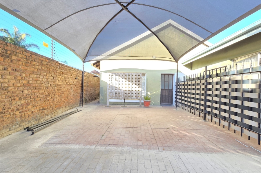 To Let 2 Bedroom Property for Rent in Ravenswood Gauteng