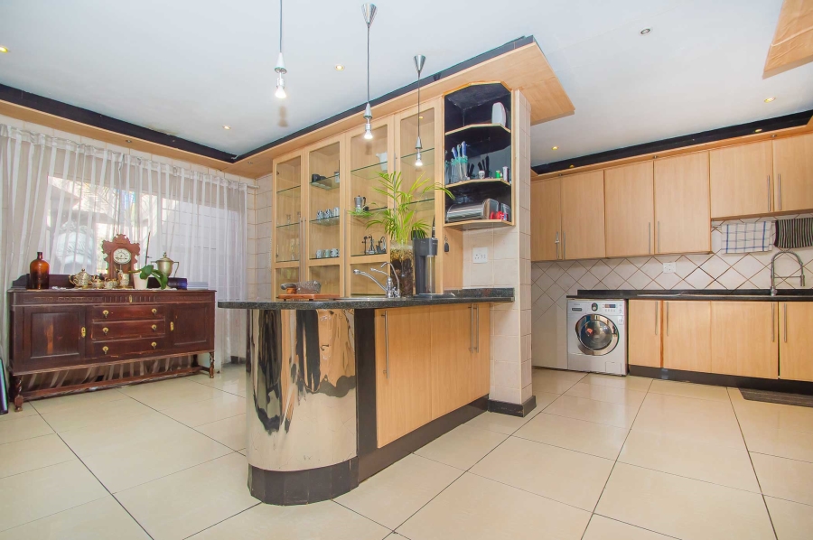 4 Bedroom Property for Sale in Strubensvallei Gauteng