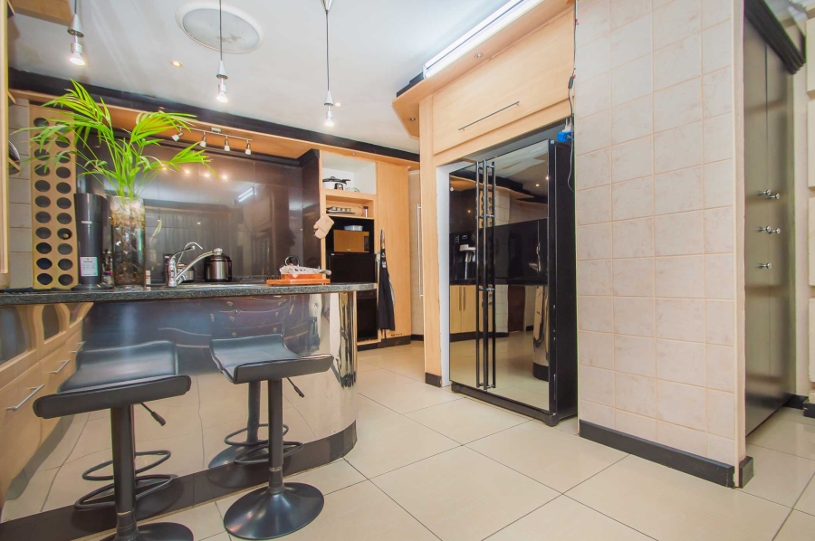 4 Bedroom Property for Sale in Strubensvallei Gauteng