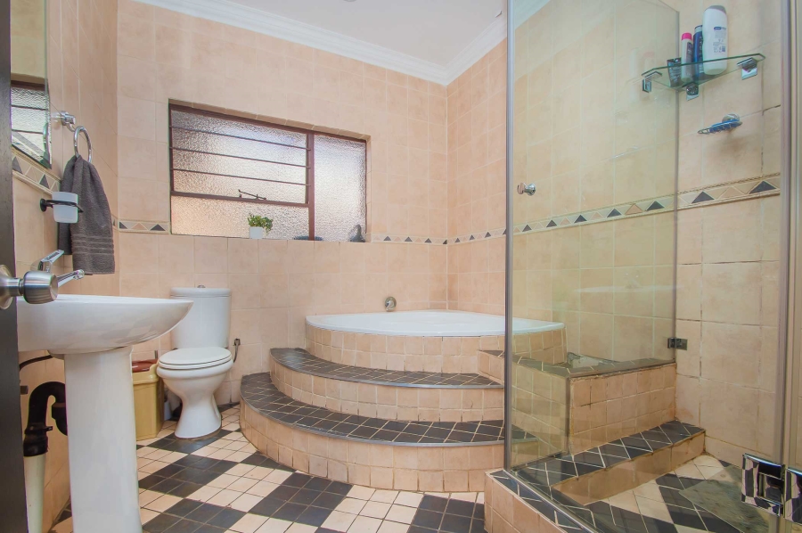 4 Bedroom Property for Sale in Strubensvallei Gauteng