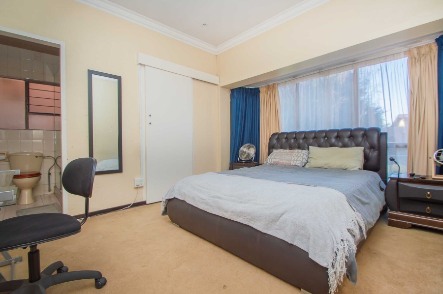 4 Bedroom Property for Sale in Strubensvallei Gauteng