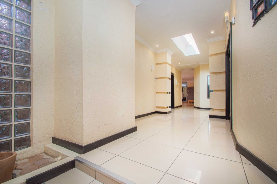 4 Bedroom Property for Sale in Strubensvallei Gauteng