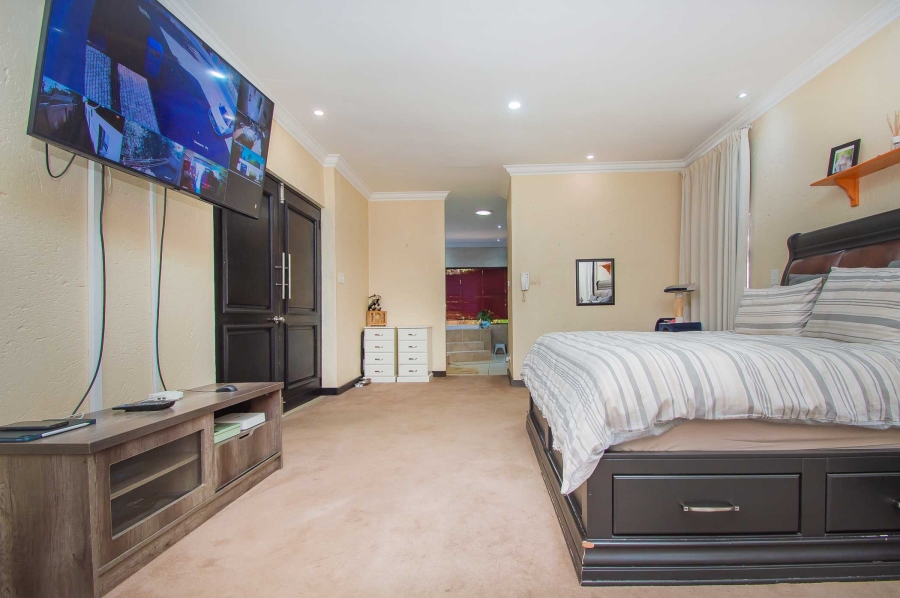 4 Bedroom Property for Sale in Strubensvallei Gauteng