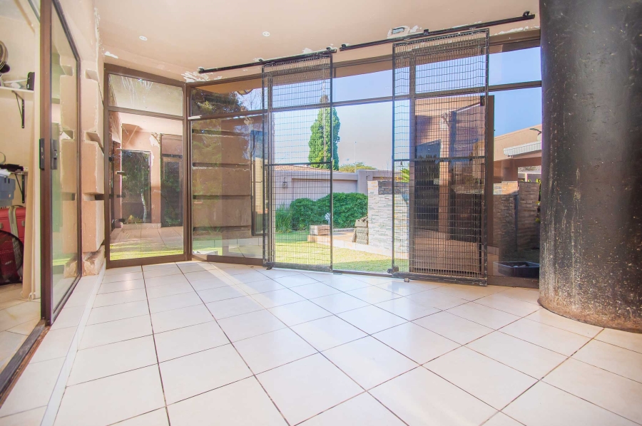 4 Bedroom Property for Sale in Strubensvallei Gauteng