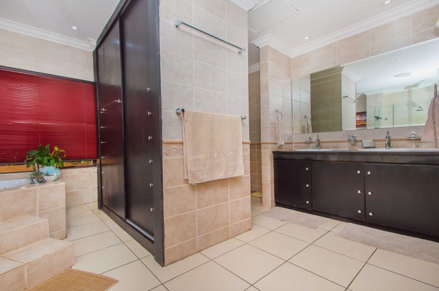 4 Bedroom Property for Sale in Strubensvallei Gauteng