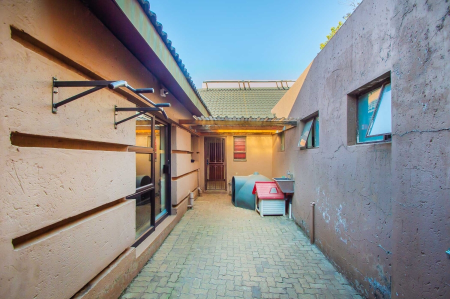 4 Bedroom Property for Sale in Strubensvallei Gauteng