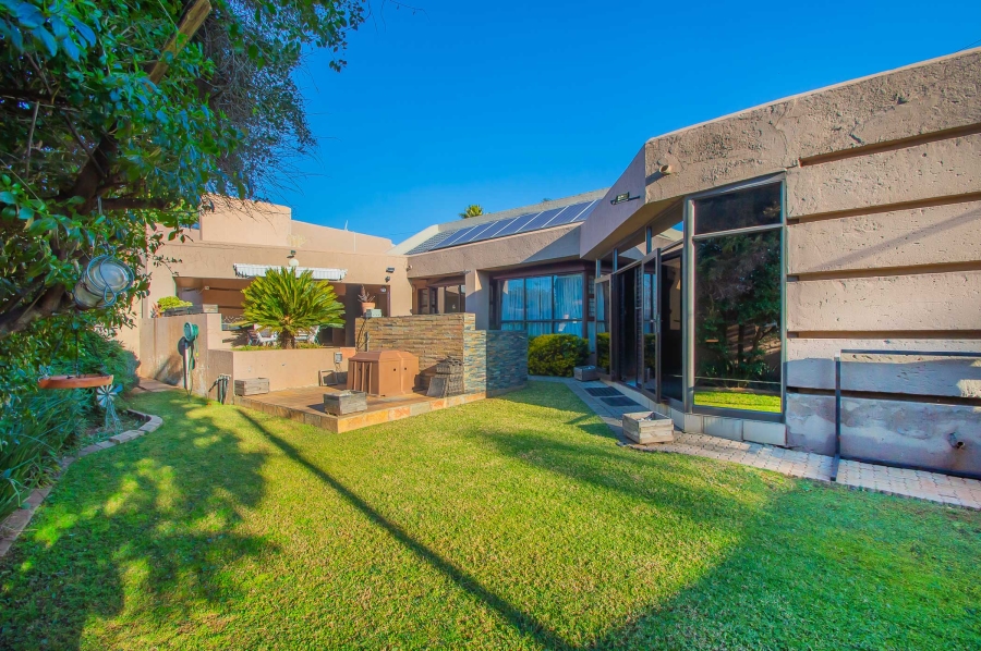 4 Bedroom Property for Sale in Strubensvallei Gauteng
