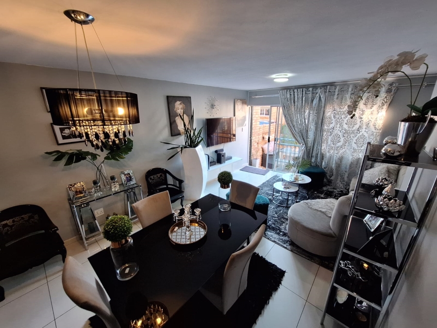 2 Bedroom Property for Sale in Die Hoewes Gauteng