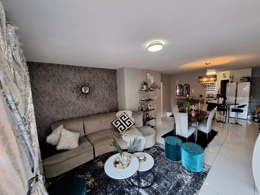 2 Bedroom Property for Sale in Die Hoewes Gauteng