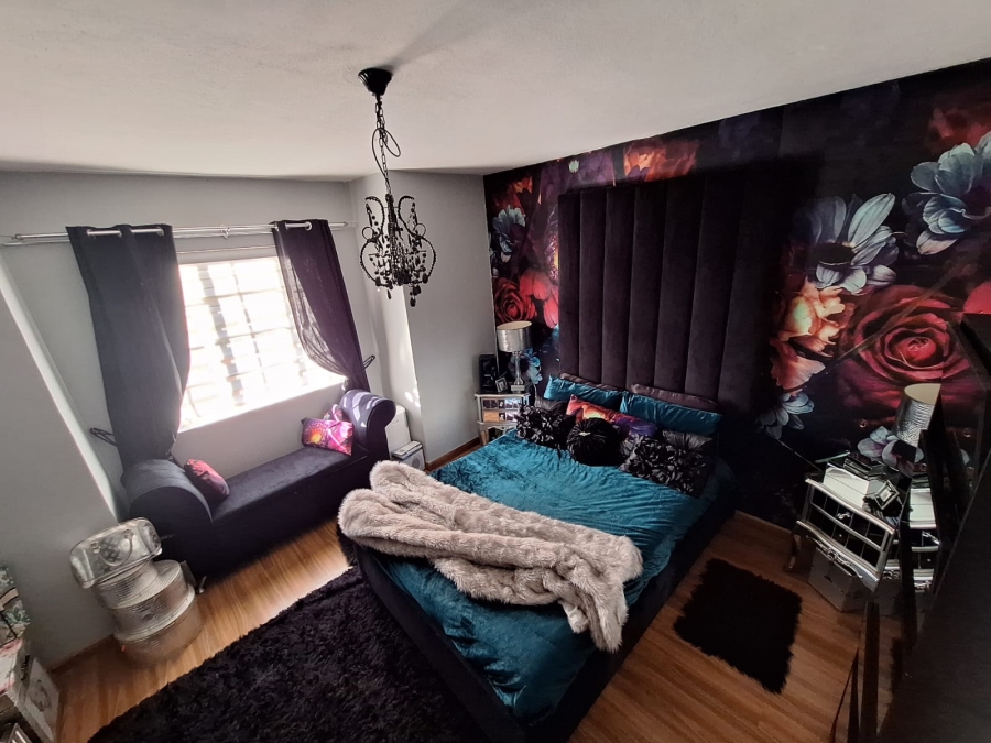 2 Bedroom Property for Sale in Die Hoewes Gauteng