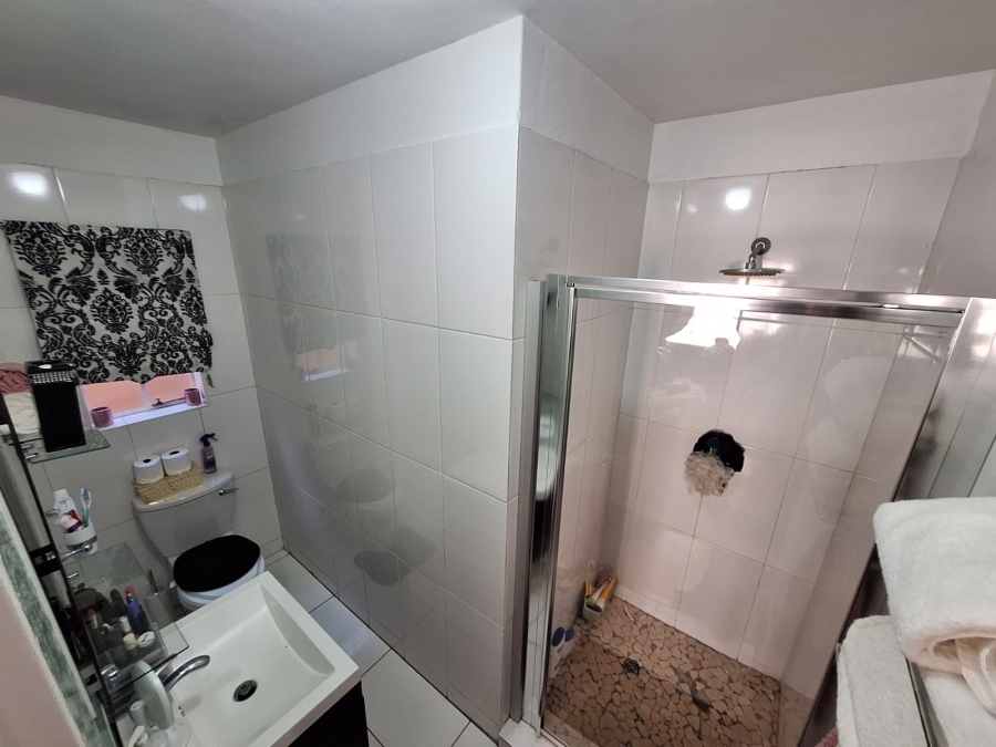 2 Bedroom Property for Sale in Die Hoewes Gauteng