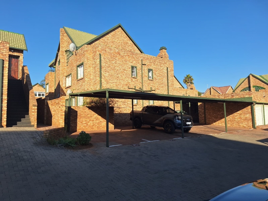 2 Bedroom Property for Sale in Die Hoewes Gauteng