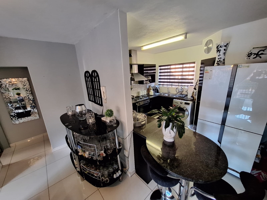 2 Bedroom Property for Sale in Die Hoewes Gauteng