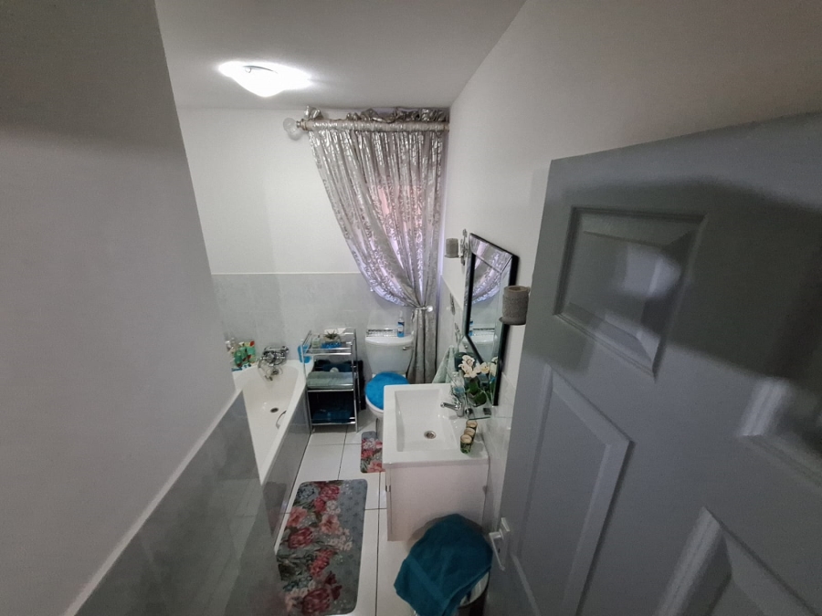 2 Bedroom Property for Sale in Die Hoewes Gauteng