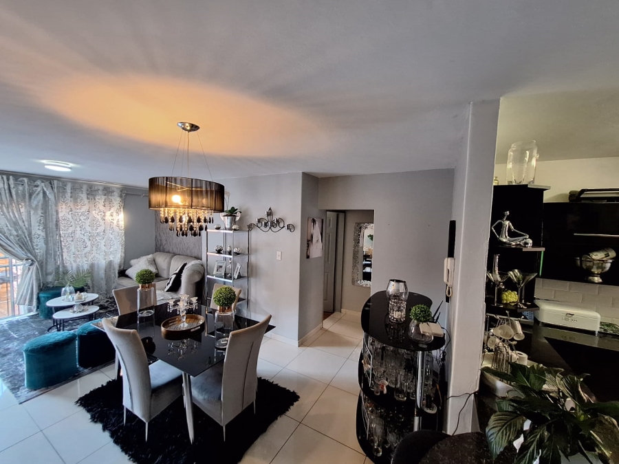 2 Bedroom Property for Sale in Die Hoewes Gauteng