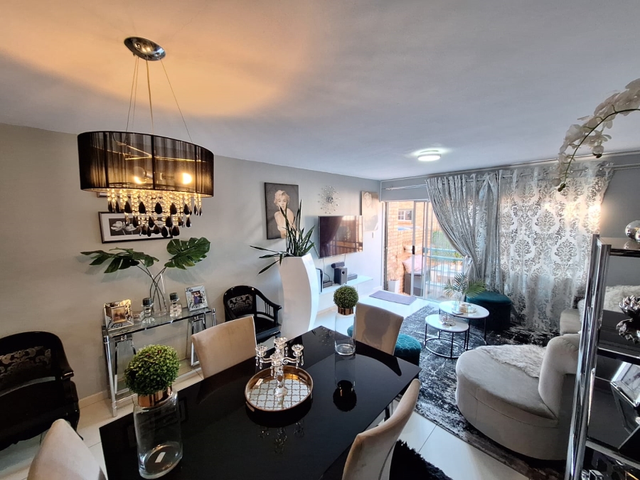 2 Bedroom Property for Sale in Die Hoewes Gauteng