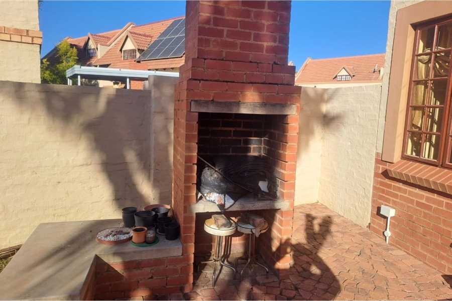 3 Bedroom Property for Sale in Equestria Gauteng