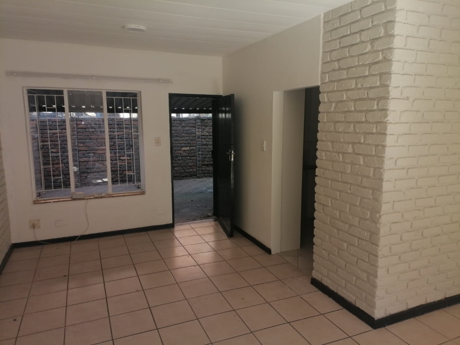 2 Bedroom Property for Sale in Pretoria North Gauteng