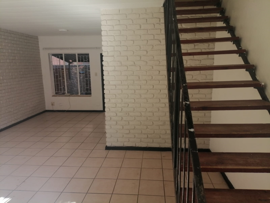 2 Bedroom Property for Sale in Pretoria North Gauteng