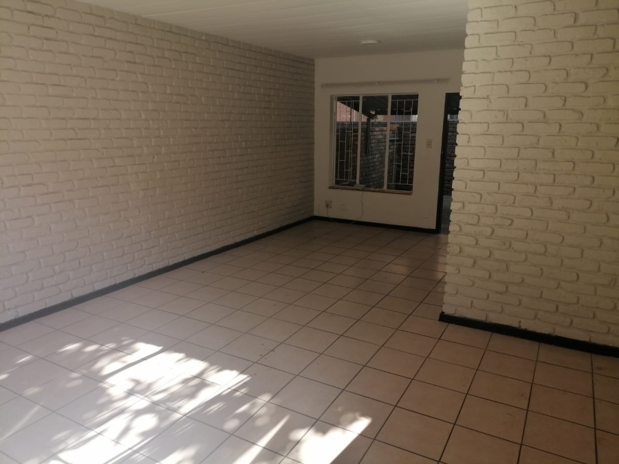 2 Bedroom Property for Sale in Pretoria North Gauteng