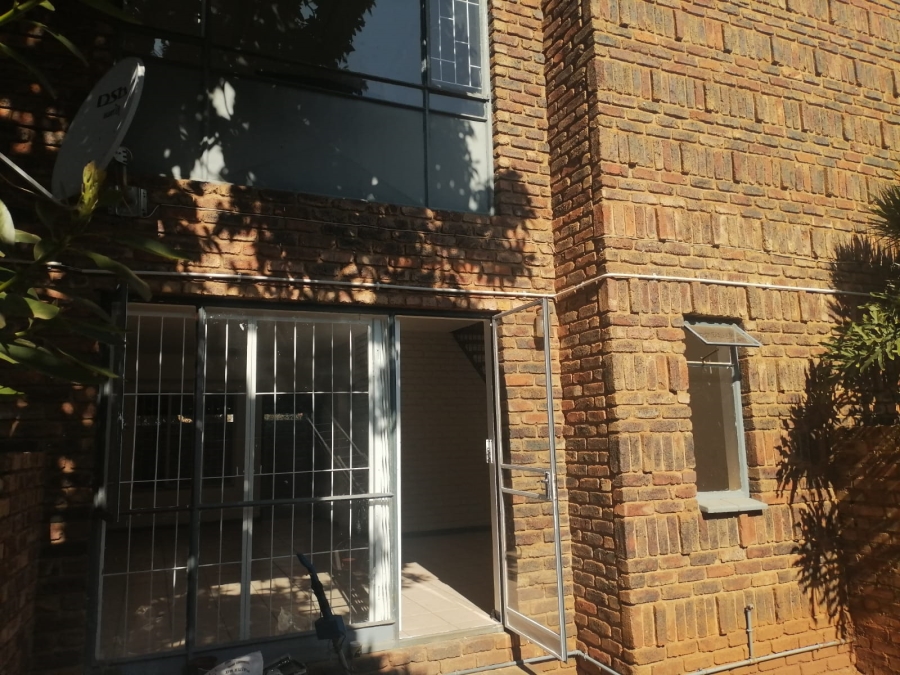 2 Bedroom Property for Sale in Pretoria North Gauteng