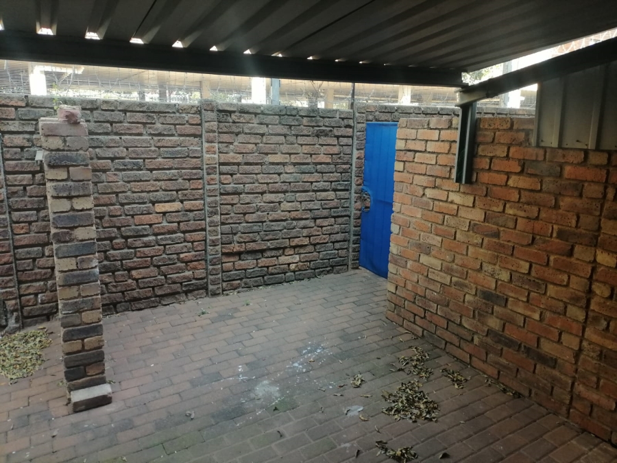 2 Bedroom Property for Sale in Pretoria North Gauteng