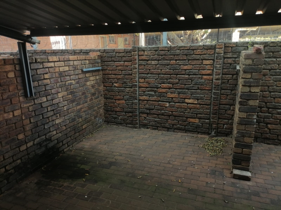 2 Bedroom Property for Sale in Pretoria North Gauteng