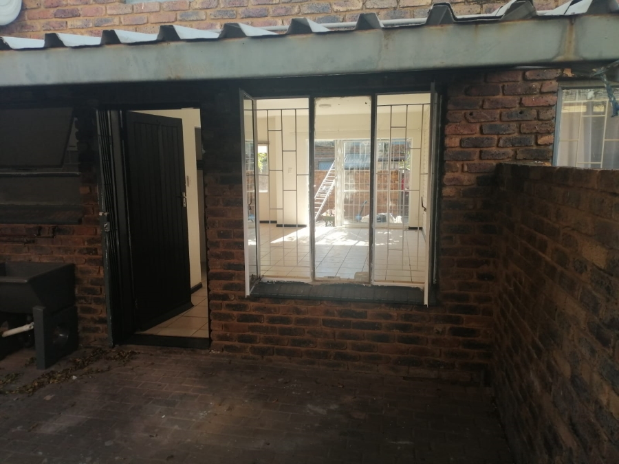 2 Bedroom Property for Sale in Pretoria North Gauteng