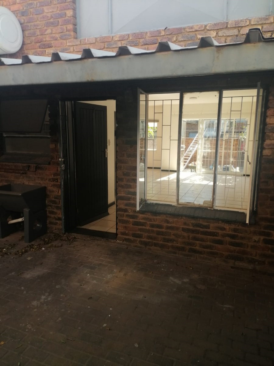 2 Bedroom Property for Sale in Pretoria North Gauteng