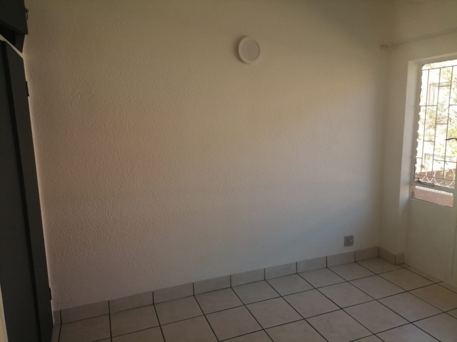 2 Bedroom Property for Sale in Pretoria North Gauteng